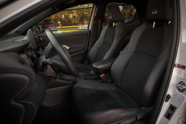 Toyota YARIS 1.5 Hybrid GR Sport , Pano dak, HUD, Adap. cruise, VOL!