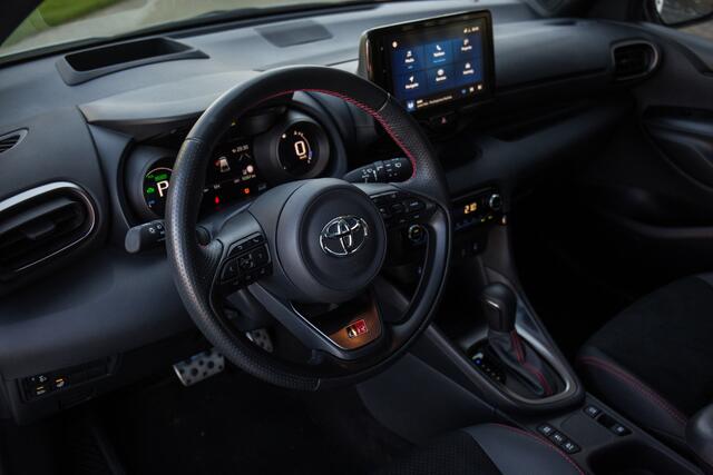 Toyota YARIS 1.5 Hybrid GR Sport , Pano dak, HUD, Adap. cruise, VOL!