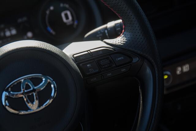 Toyota YARIS 1.5 Hybrid GR Sport , Pano dak, HUD, Adap. cruise, VOL!