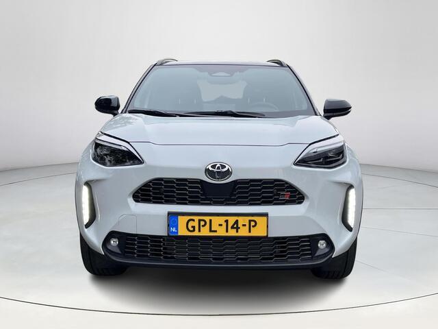 Toyota YARIS Cross 1.5 Hybrid 130 GR Sport | Plus Pack | Dynamic Grey met zwart dak | Demostratie auto |