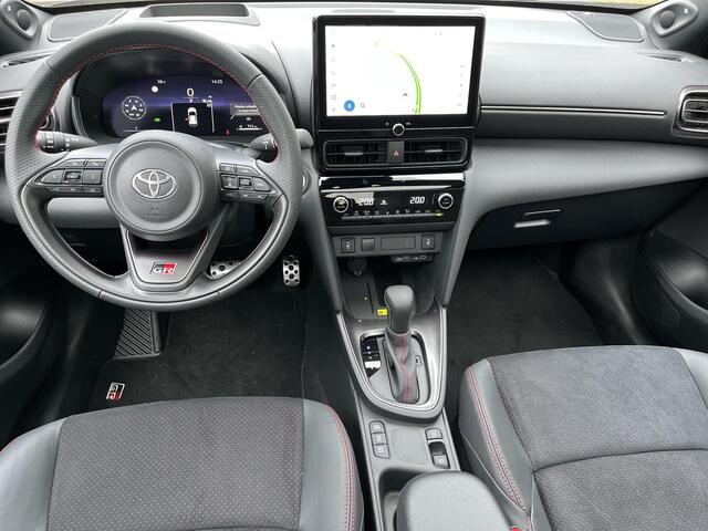 Toyota YARIS Cross 1.5 Hybrid 130 GR Sport | Plus Pack | Dynamic Grey met zwart dak | Demostratie auto |