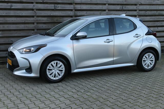 Toyota YARIS 1.5 Hybrid Active / Navi / Climate /