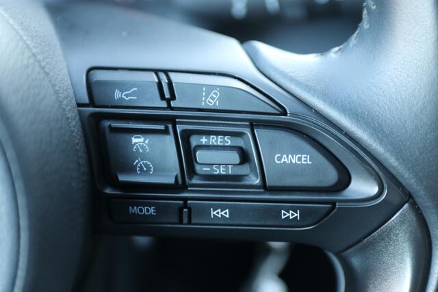 Toyota YARIS 1.5 Hybrid Active / Navi / Climate /