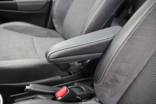Toyota YARIS 1.5 Hybrid Premium Trekhaak, 1e eig, Pano, Clima, Keyless, NL auto WINTERSALE!