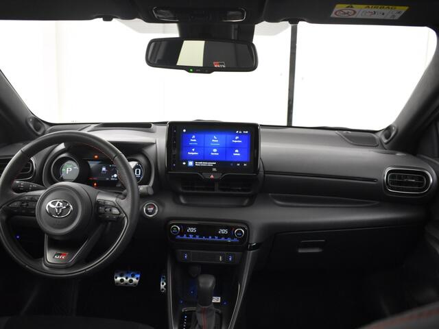 Toyota YARIS 1.5 Hyb. GR Sport Panoramadak | PDC V+A | JBL | BLS | Stoelverwa