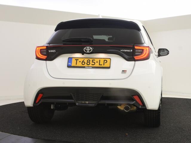 Toyota YARIS 1.5 Hyb. GR Sport Panoramadak | PDC V+A | JBL | BLS | Stoelverwa