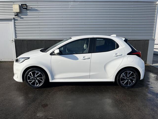 Toyota YARIS 1.5 Hybrid Dynamic Nieuw geleverd, 1e eigenaar, NL-auto, LMV, Smart Key, Achteruitrijcamera, Adaptieve cruise control, Apple Carplay en/of Android auto