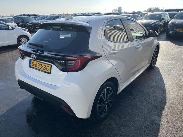 Toyota YARIS 1.5 Hybrid Dynamic Nieuw geleverd, 1e eigenaar, NL-auto, LMV, Smart Key, Achteruitrijcamera, Adaptieve cruise control, Apple Carplay en/of Android auto