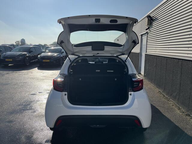Toyota YARIS 1.5 Hybrid Dynamic Nieuw geleverd, 1e eigenaar, NL-auto, LMV, Smart Key, Achteruitrijcamera, Adaptieve cruise control, Apple Carplay en/of Android auto