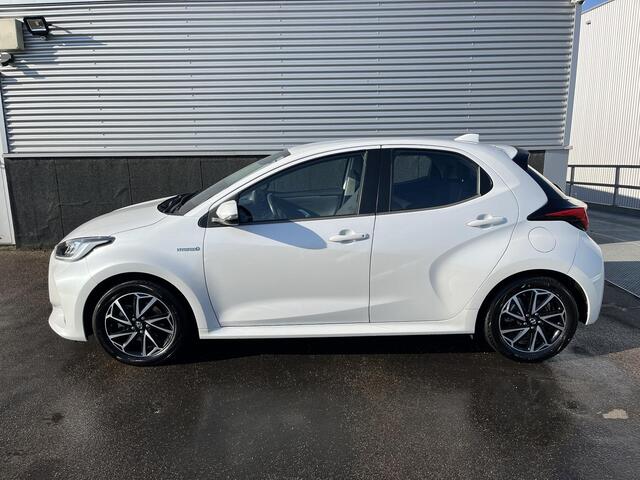 Toyota YARIS 1.5 Hybrid Dynamic Navigatie, Nieuw geleverd en dealeronderhouden, 1e eigenaar, BTW-auto, Achteruitrijcamera, adaptieve cruise control, LMV, LED, Smart Key
