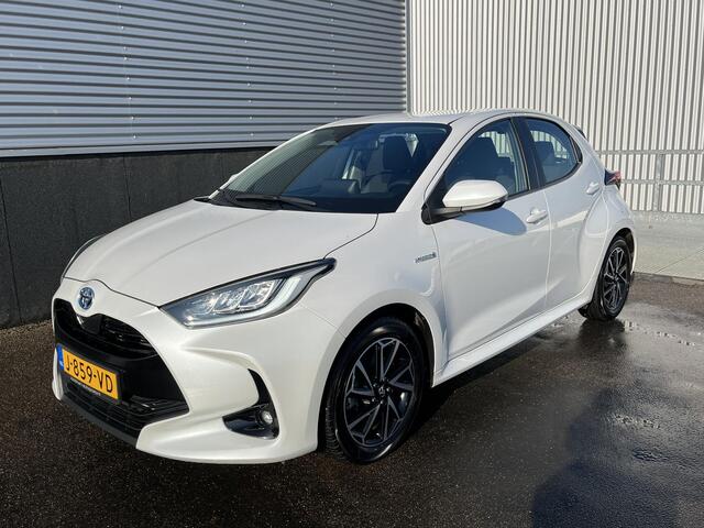 Toyota YARIS 1.5 Hybrid Dynamic Navigatie, Nieuw geleverd en dealeronderhouden, 1e eigenaar, BTW-auto, Achteruitrijcamera, adaptieve cruise control, LMV, LED, Smart Key