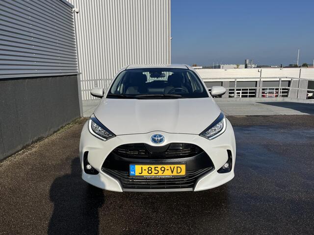 Toyota YARIS 1.5 Hybrid Dynamic Navigatie, Nieuw geleverd en dealeronderhouden, 1e eigenaar, BTW-auto, Achteruitrijcamera, adaptieve cruise control, LMV, LED, Smart Key