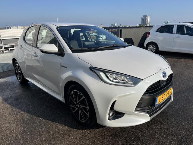 Toyota YARIS 1.5 Hybrid Dynamic Navigatie, Nieuw geleverd en dealeronderhouden, 1e eigenaar, BTW-auto, Achteruitrijcamera, adaptieve cruise control, LMV, LED, Smart Key