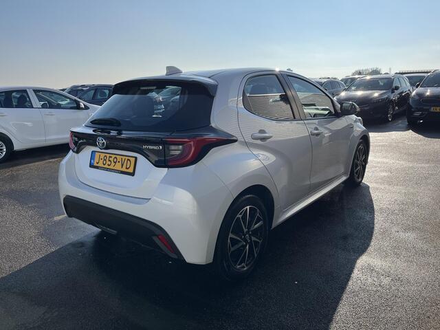 Toyota YARIS 1.5 Hybrid Dynamic Navigatie, Nieuw geleverd en dealeronderhouden, 1e eigenaar, BTW-auto, Achteruitrijcamera, adaptieve cruise control, LMV, LED, Smart Key