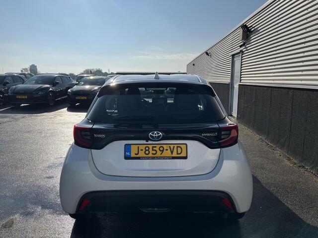 Toyota YARIS 1.5 Hybrid Dynamic Navigatie, Nieuw geleverd en dealeronderhouden, 1e eigenaar, BTW-auto, Achteruitrijcamera, adaptieve cruise control, LMV, LED, Smart Key
