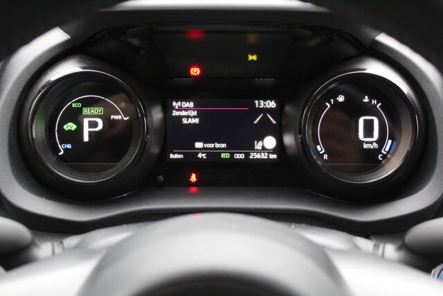 Toyota YARIS 1.5 Hybrid Executive Bi-Tone | Rijklaar | Trekhaak | Apple/Android | Camera | Stoelverwarming | Clima | Cruise |
