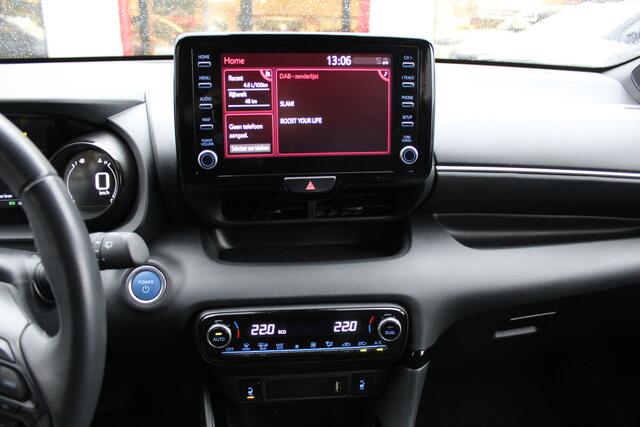 Toyota YARIS 1.5 Hybrid Executive Bi-Tone | Rijklaar | Trekhaak | Apple/Android | Camera | Stoelverwarming | Clima | Cruise |