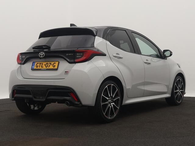Toyota YARIS 1.5 Hybrid 130 GR Sport Limited | Premium Pack | JBL | Stoelverwarming | Parkeersensoren | LM velgen |