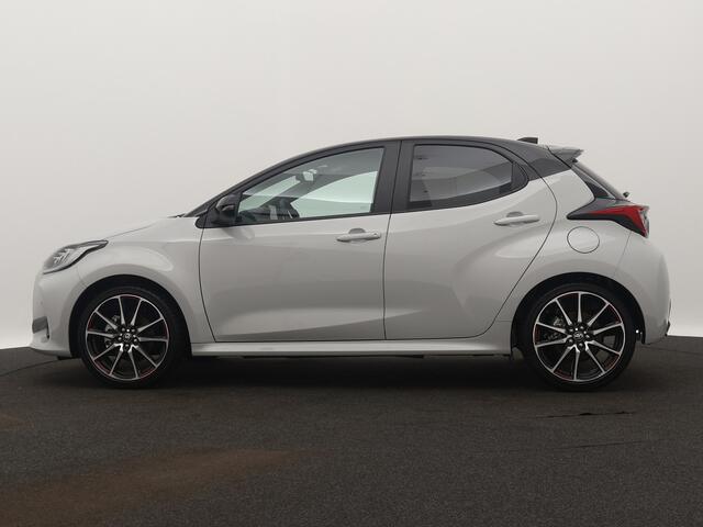 Toyota YARIS 1.5 Hybrid 130 GR Sport Limited | Premium Pack | JBL | Stoelverwarming | Parkeersensoren | LM velgen |