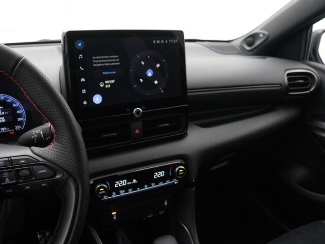 Toyota YARIS 1.5 Hybrid 130 GR Sport Limited | Premium Pack | JBL | Stoelverwarming | Parkeersensoren | LM velgen |