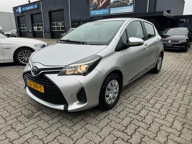Toyota YARIS 1.0 VVT-i Now airco, trekhaak, centr vergr,