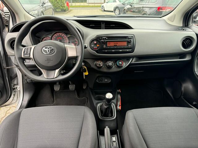 Toyota YARIS 1.0 VVT-i Now airco, trekhaak, centr vergr,