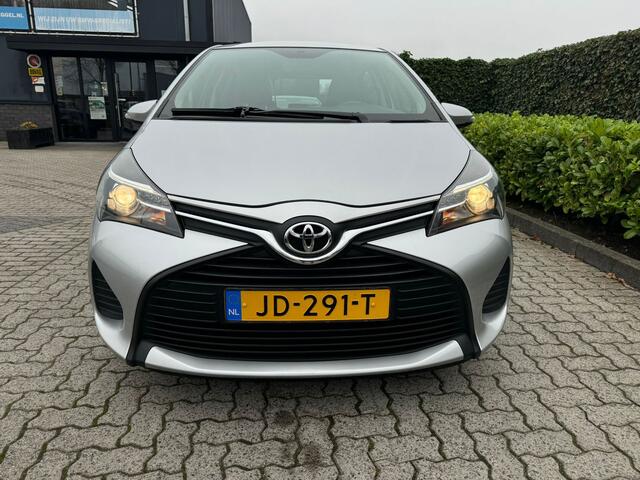 Toyota YARIS 1.0 VVT-i Now airco, trekhaak, centr vergr,