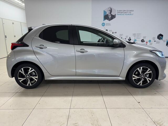 Toyota YARIS 1.5 Hybrid 115 First Edition