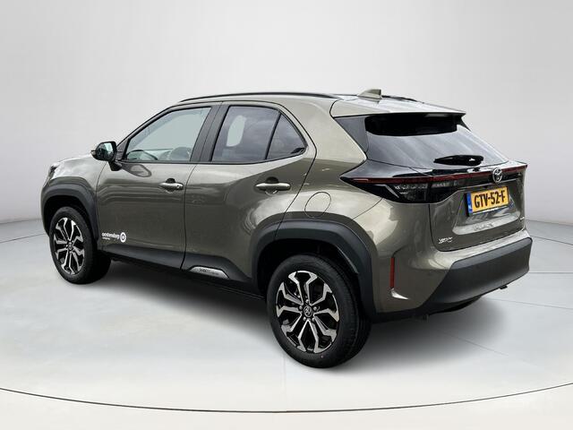 Toyota YARIS Cross 1.5 Hybrid 115 First Edition **NAVIGATIE/ STUUR- EN STOELVERWARMING/ DODEHOEKDETECTIE/ 36 MAANDEN GARANTIE**