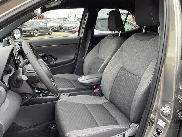 Toyota YARIS Cross 1.5 Hybrid 115 First Edition **NAVIGATIE/ STUUR- EN STOELVERWARMING/ DODEHOEKDETECTIE/ 36 MAANDEN GARANTIE**