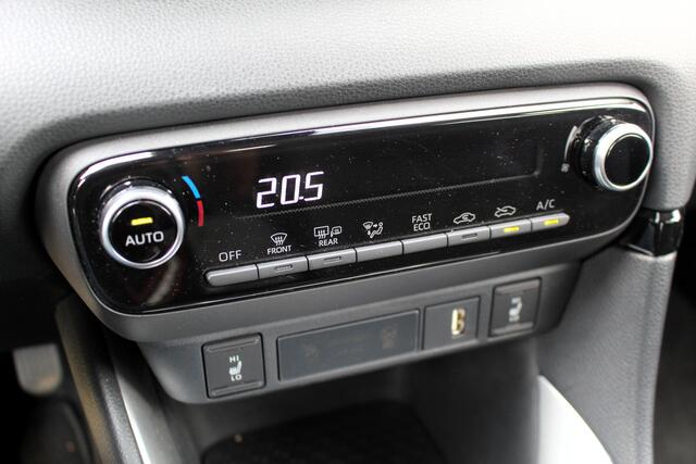 Toyota YARIS 1.5 Hybrid Active I APPLE / ANDROID I ADP. CRUISE I CAMERA I PDC I