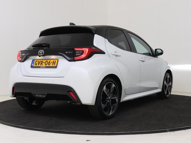 Toyota YARIS 1.5 Hybrid 130 Launch Edition *demo | Stoel en stuurwiel verwarmd | LM velgen | Navigatie | Dodehoek Ass. | Parkeersensoren |