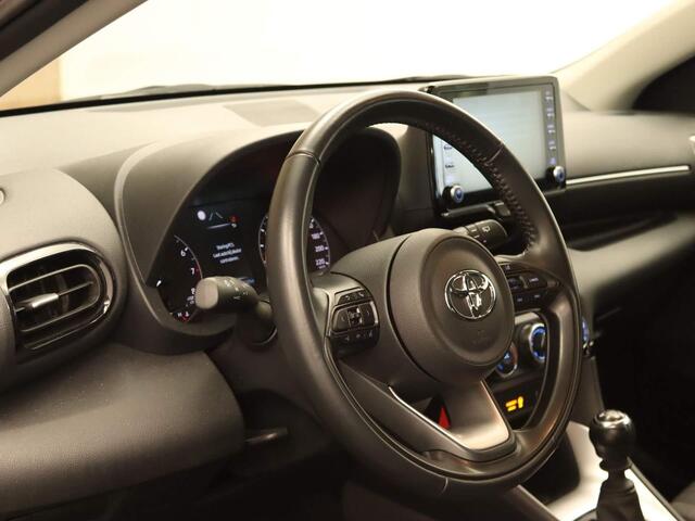 Toyota YARIS 1.5 VVT-i Active - AIRCO - BLUETOOTH - ADAPTIEVE CRUISE CONTROL - 6 VERSNELLINGEN - ACHTERUITRIJCAMERA - LEDEREN STUUR - LICHT/ REGENSENSOR - ELEKTRISCHE RAMEN VOOR - DAB RADIO