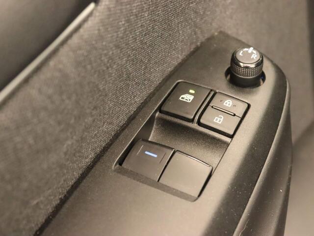 Toyota YARIS 1.5 VVT-i Active - AIRCO - BLUETOOTH - ADAPTIEVE CRUISE CONTROL - 6 VERSNELLINGEN - ACHTERUITRIJCAMERA - LEDEREN STUUR - LICHT/ REGENSENSOR - ELEKTRISCHE RAMEN VOOR - DAB RADIO