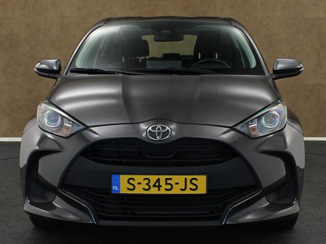 Toyota YARIS 1.5 VVT-i Active - AIRCO - BLUETOOTH - ADAPTIEVE CRUISE CONTROL - 6 VERSNELLINGEN - ACHTERUITRIJCAMERA - LEDEREN STUUR - LICHT/ REGENSENSOR - ELEKTRISCHE RAMEN VOOR - DAB RADIO