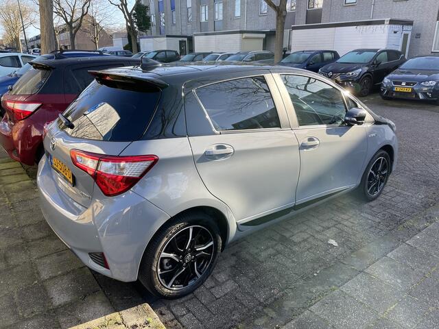 Toyota YARIS 1.5 Hybrid Bi-Tone Plus Panodak match Sount system