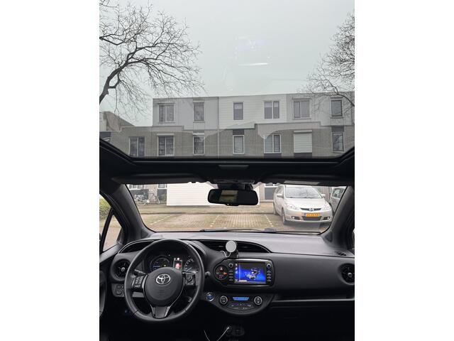 Toyota YARIS 1.5 Hybrid Bi-Tone Plus Panodak match Sount system