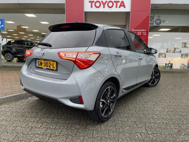 Toyota YARIS 1.5 Hybrid Bi-Tone Plus | Panoramadak | Navi | Achteruitrijcamer