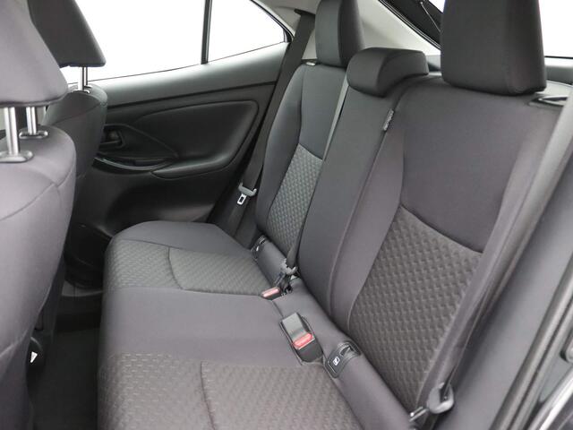 Toyota YARIS Cross 1.5 Hybrid Active 115PK Aut. Navi via Apple Carplay/Android Auto, Achteruitrijcamera, Adaptieve Cruise Controle, Stoel- & Stuurverwarming, Voorruitverwarming, 16" LM Velgen