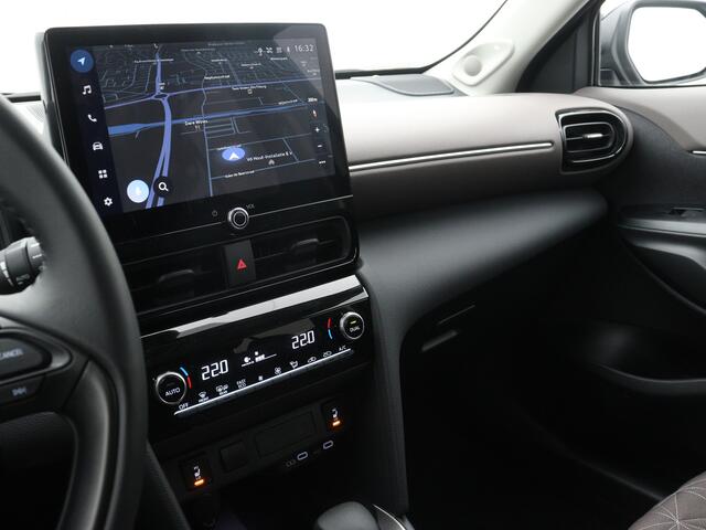 Toyota YARIS Cross 1.5 Hybrid 130 Executive | Premium Pack | JBL | Parkeersensoren | LM velgen | Stoelverwarming | Draadloze telefoonlader |