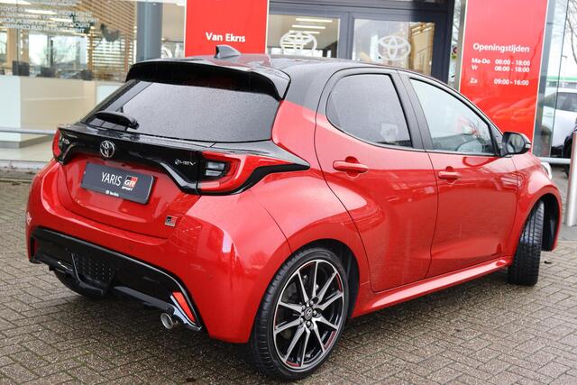 Toyota YARIS 1.5 Hybrid 130 GR Sport, GR Plus Pack , Nieuw, Uit voorraad leverbaar