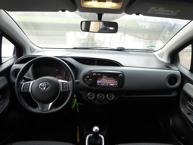 Toyota YARIS 1.0 VVT-i Aspiration, dec-2016 AIRCO, CAMERA, 5DRS, EL PAKKET, NW STAAT!!