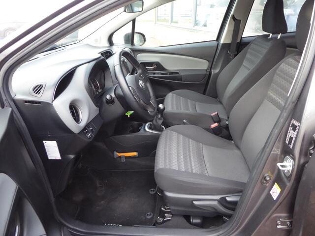 Toyota YARIS 1.0 VVT-i Aspiration, dec-2016 AIRCO, CAMERA, 5DRS, EL PAKKET, NW STAAT!!