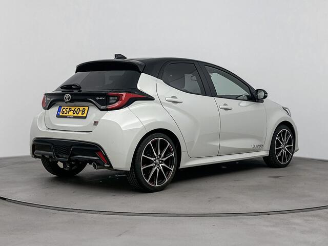 Toyota YARIS 1.5 Hybrid 130 Launch Edition DEMO | Panoramadak | Parkeersensoren | Navigatie | Climate Control | LM velgen | Cruise Control Adaptief | Stoel en stuurwiel verwarmd |
