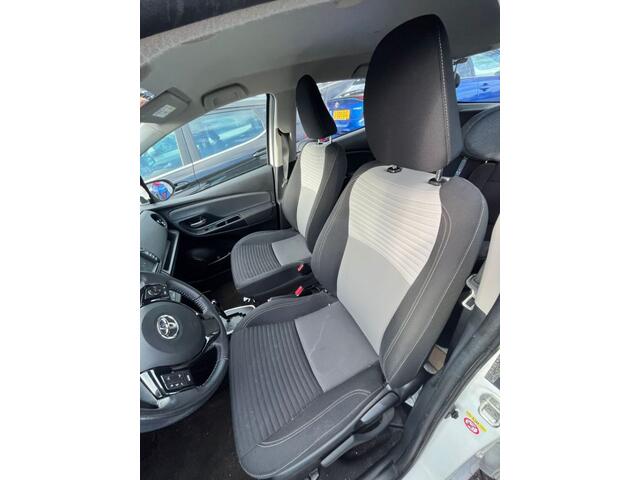 Toyota YARIS 1.5 Hybrid Design Camera Navi
