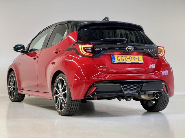 Toyota YARIS 1.5 Hybrid 130 GR Sport | Plus Pack | Afneembare Trekhaak | Panoramadak | Stuur & Stoel verwarming | JBL |