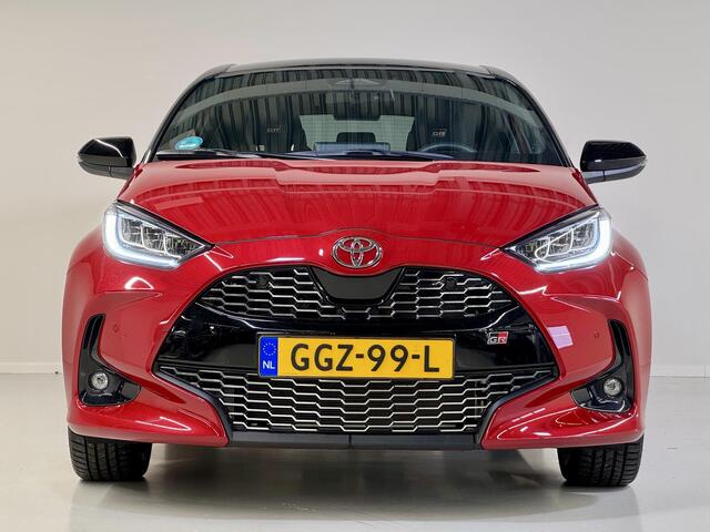 Toyota YARIS 1.5 Hybrid 130 GR Sport | Plus Pack | Afneembare Trekhaak | Panoramadak | Stuur & Stoel verwarming | JBL |