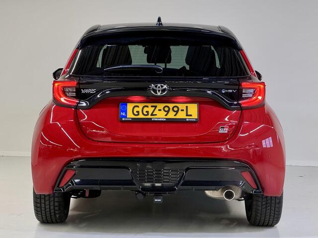 Toyota YARIS 1.5 Hybrid 130 GR Sport | Plus Pack | Afneembare Trekhaak | Panoramadak | Stuur & Stoel verwarming | JBL |