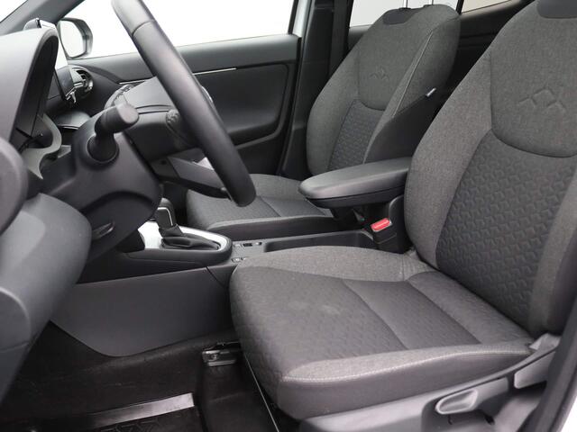Toyota YARIS Cross 1.5 Hybrid Dynamic 115PK Aut. Achteruitrijcamera, Adaptieve Cruise Controle, Head-Up Display, Keyless, Clima, Stoelverwarming, Trekhaak, 17" LM Velgen