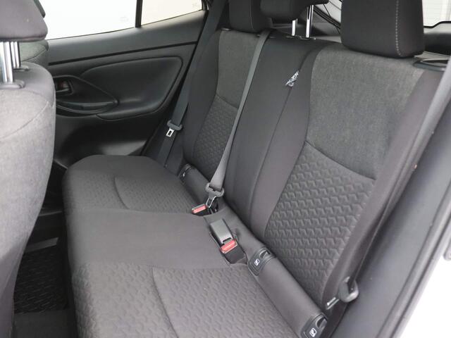 Toyota YARIS Cross 1.5 Hybrid Dynamic 115PK Aut. Achteruitrijcamera, Adaptieve Cruise Controle, Head-Up Display, Keyless, Clima, Stoelverwarming, Trekhaak, 17" LM Velgen